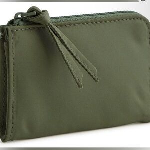 NWT Vera Bradley Quilted Small Zip Wallet in Olive Green
